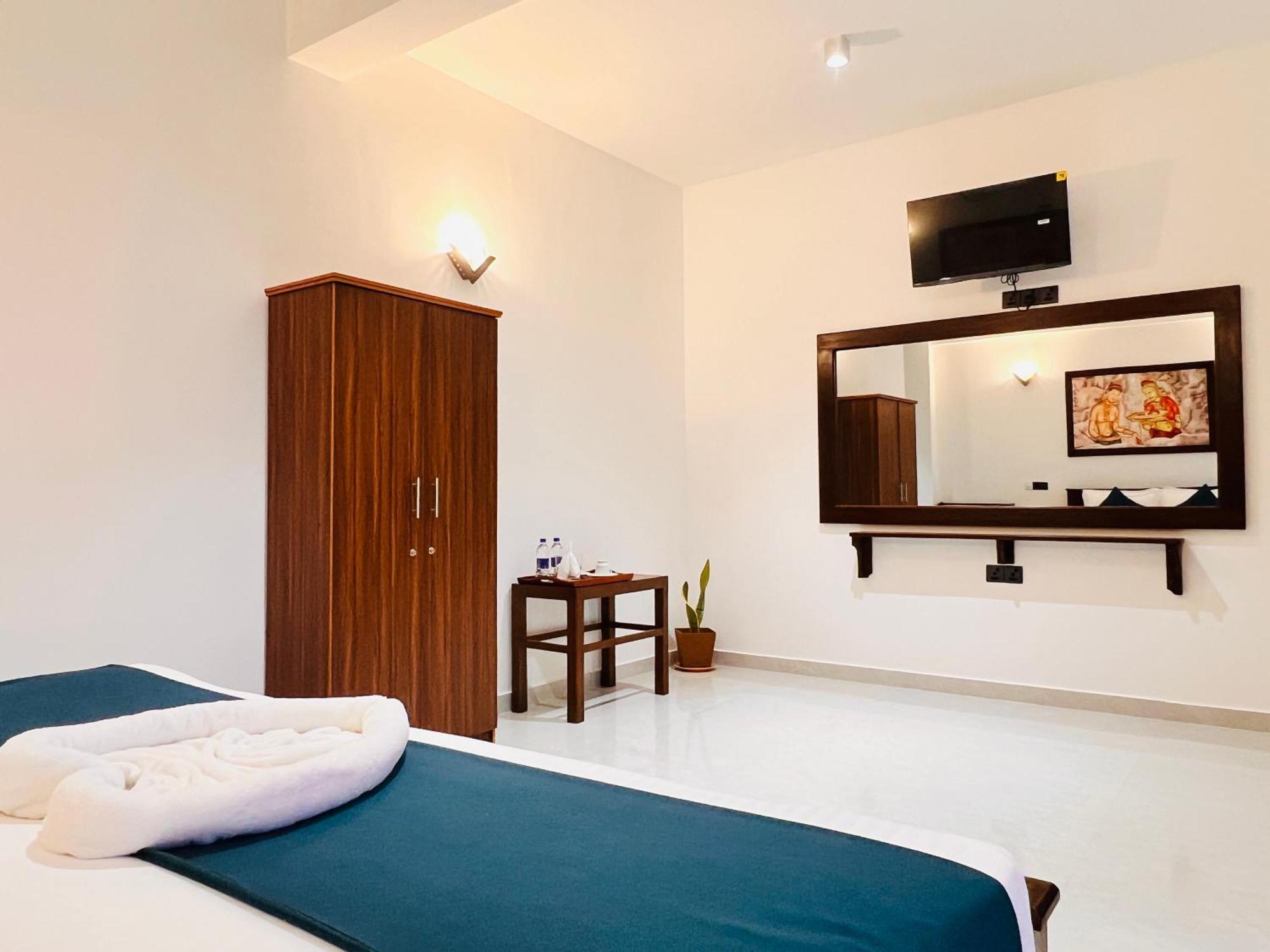 Ocean Front Villa Hikkaduwa Bagian luar foto
