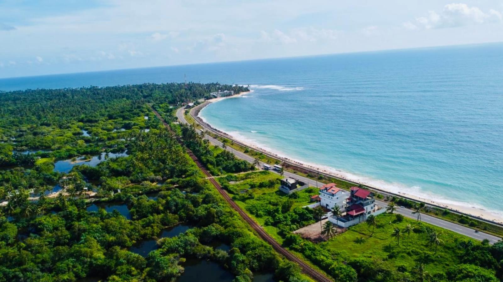 Ocean Front Villa Hikkaduwa Bagian luar foto