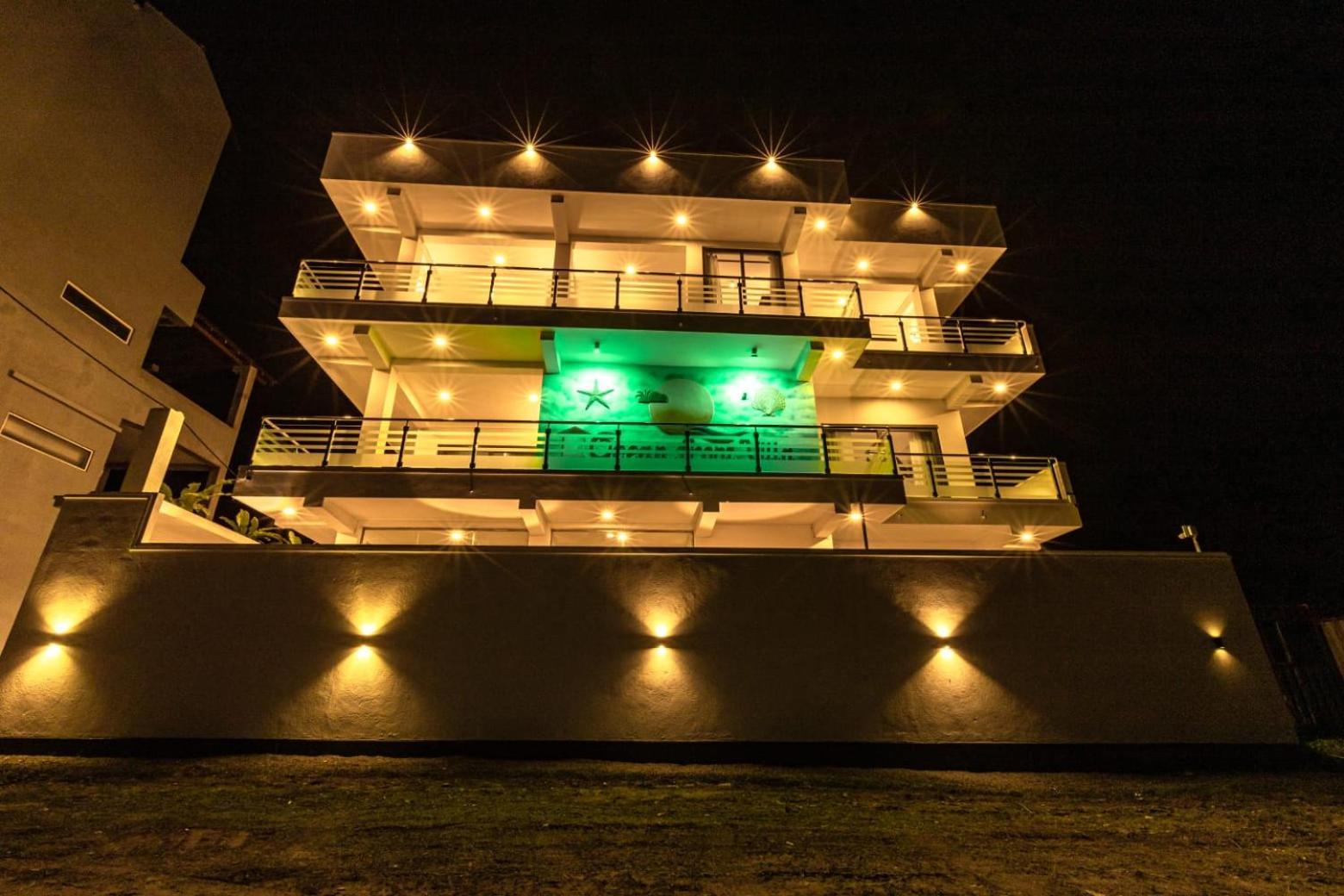 Ocean Front Villa Hikkaduwa Bagian luar foto